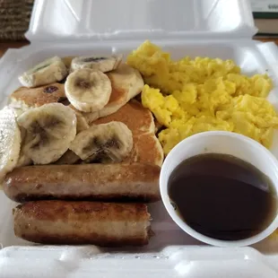 a plate of breakfast food