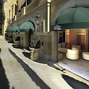 the entrance to the hotel