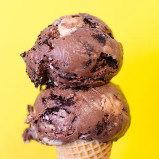 Chocolate milk &amp; cookies - chocolate ice cream with cookie dough and oreos