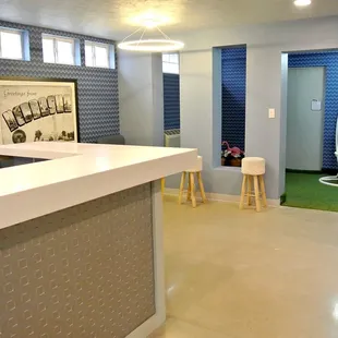 Free wine/beer upon check in