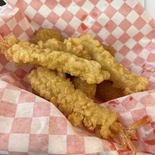 4 piece fried shrimp ($1 each) and side of hush puppies