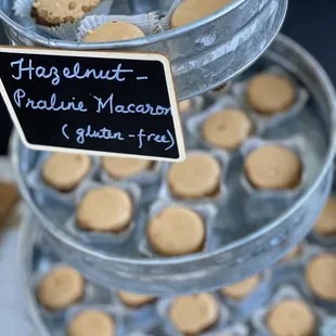 Mini Hazelnut-Praline Macaron (gluten-free)