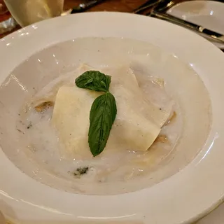 raviolo of Maryland crab meat