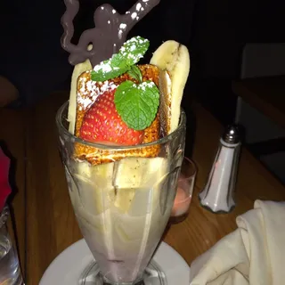 fresh strawberrie salad