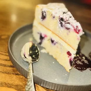 Lemon berry cake