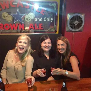 Lotsa beautiful women here