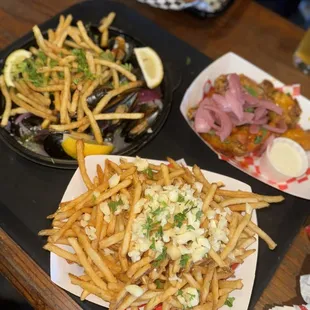 Mussels w/ fries &amp; wings w/ fries