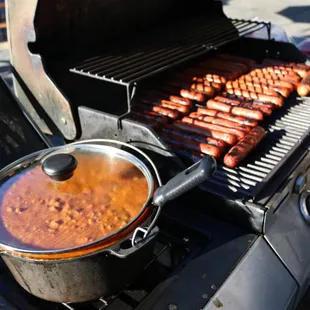 They have hot dog night on Friday for everyone complimentary. Great when you are tired and have traveled all day and don't want to cook