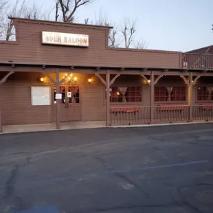 the outside of the restaurant