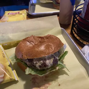Really good burger, nice toasted bun and the Tude sauce is extra!!!!!
