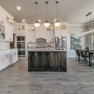 This open kitchen is everything you need to know about our Nottingham plan. Contact us to learn more about the building process 405.753.4484
