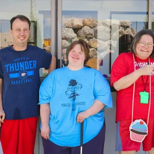 4RKids employees posing for a picture on a sunny day at 4RKids Mini Golf!