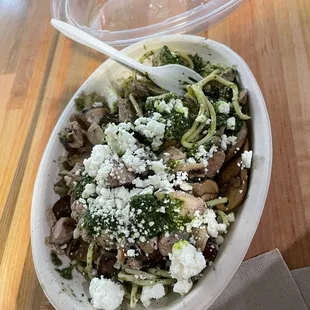 Pesto pasta with mushrooms, chicken and feta cheese