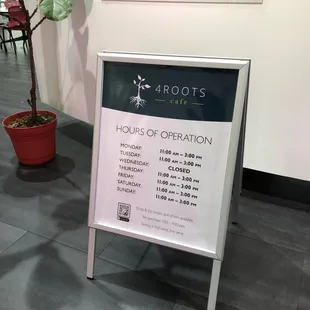 Hours of this cafe located in the Orlando Science Center
