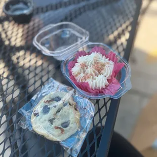 Cookie + Strawberry Cupcake, yum!!!