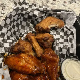 10 pc wing combo. Sweet chili &amp; lemon pepper these were pretty okay.