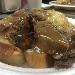 open face roast beef sandwich wit mashed potatoes &amp; gravy