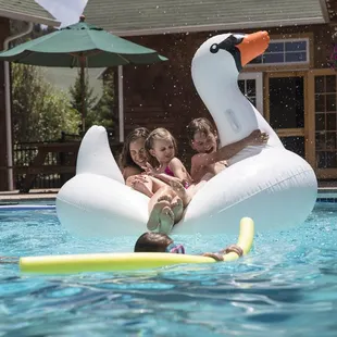 Kids enjoying the summer at the 4UR pool
