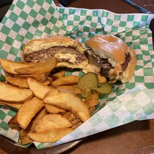 Pepper-Jack Juicy Lucy with jojos