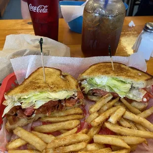 The BLT &amp; look at those huge drinks served in jars!