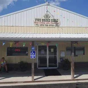 The outside of the Old Horse Cave 5 Broke Girls location. I miss this place dearly!!!