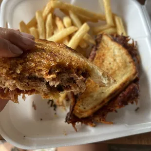 THE MESA MELT. HOLY. this is the best sandwich melt I've ever had. I can taste the creativity and love put into this sandwich.