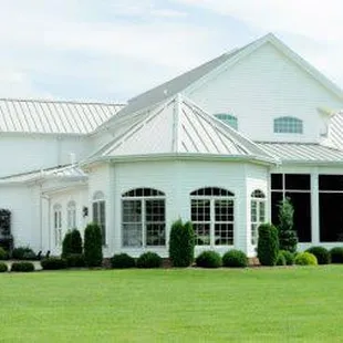 5 Chefs Restaurant &amp; Occasions Gift Shop is located in the historic Gossett House.