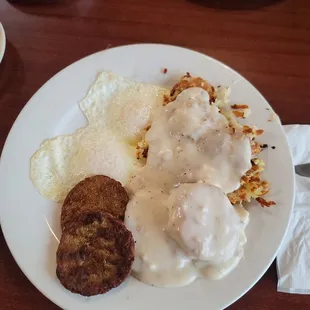 a plate of breakfast food