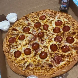 Extra large pepperoni pizza