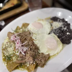 Chilaquiles w/ carnitas