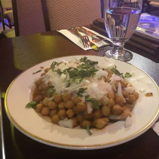 Samosa Chaat (Chana  Yogurt)