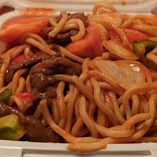 Sweet Tomato Beef Chow Mein