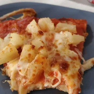 This is a medium pepperoni and pineapple OMG delish