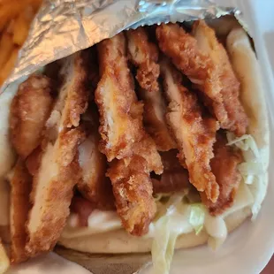 Crispy chicken pita
