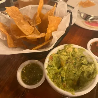 Guacamole, chips and salsa