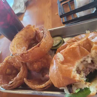 Cottonwood burger w/onion rings!