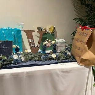 Gift table setup