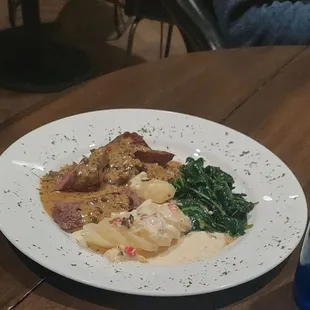 Beef with scallop potatoes and spinach