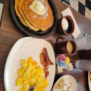 I ordered a pancake breakfast and it was amazing.  Definitely go with sweet cream pancakes they are the best!