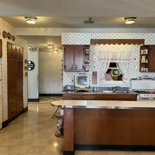sushi and sashimi, interior