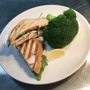 Gobblin Goat(turkey, herbed goat cheese spread, sundries tomato &amp; spinach on grilled sourdough) w/ Steamed Broccoli