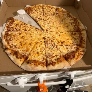 Cheeeeese pizza