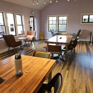 (interior) indoor seating