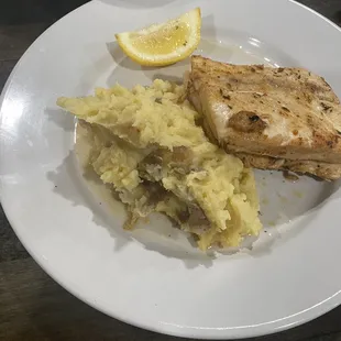 Mahi mahi with mash potatoes