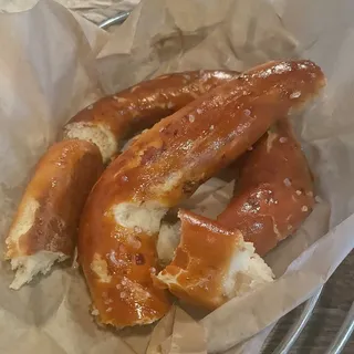 JUMBO PRETZEL