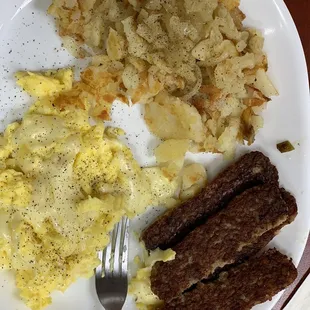 a plate of breakfast food