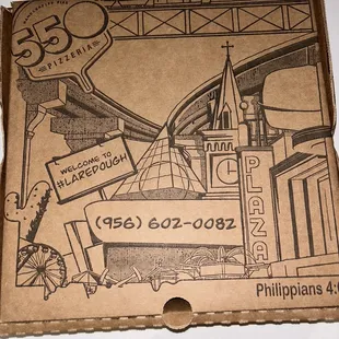 a picture of a pizza box