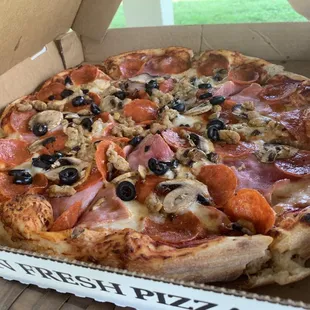 The Jefe  Pepperoni, Smoked Ham, Sausage, Mushrooms and Black Olives