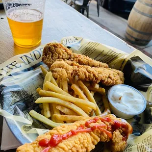 Jummy jummy crispy chicken and cool beer!!
