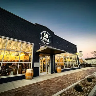 the outside of a restaurant